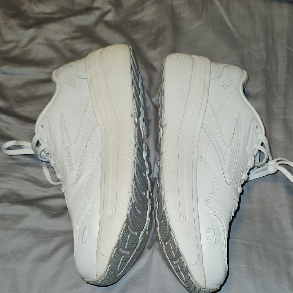 Brooks White Men's Shoes - Picture 2 of 4